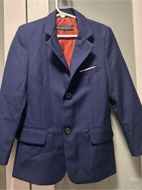 YuanLu   Boys  Blue  Blazer   Size 7
2 Button